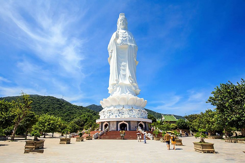 Chiêm bái Tượng Phật Bà Quan Âm Bồ Tát cao 67m