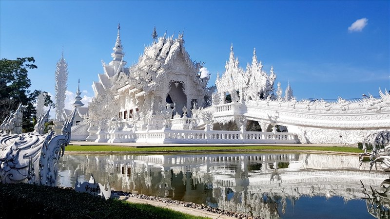 Chùa Trắng Wat Rong Khun công trình tâm linh nổi tiếng ở xứ sở chùa vàng
